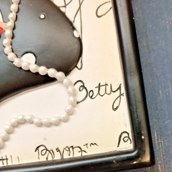 Betty Boop Wall Plaque 3D Purse Frame Necklace 2005 King Features Cartoon Classi - Picture 6 of 7